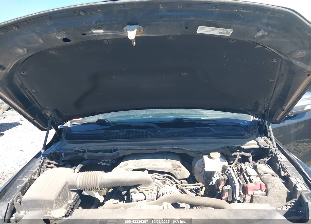 2019 RAM 1500 LIMITED 4X4 5'7 BOX VIN: 1C6SRFHT2KN823400