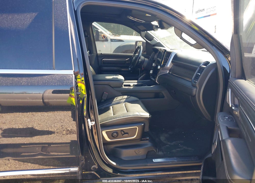 2019 RAM 1500 LIMITED 4X4 5'7 BOX VIN: 1C6SRFHT2KN823400