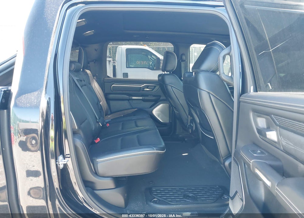 2019 RAM 1500 LIMITED 4X4 5'7 BOX VIN: 1C6SRFHT2KN823400