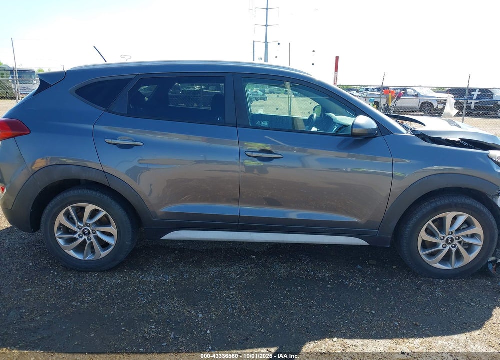 2017 HYUNDAI TUCSON VIN: KM8J33A48HU499953