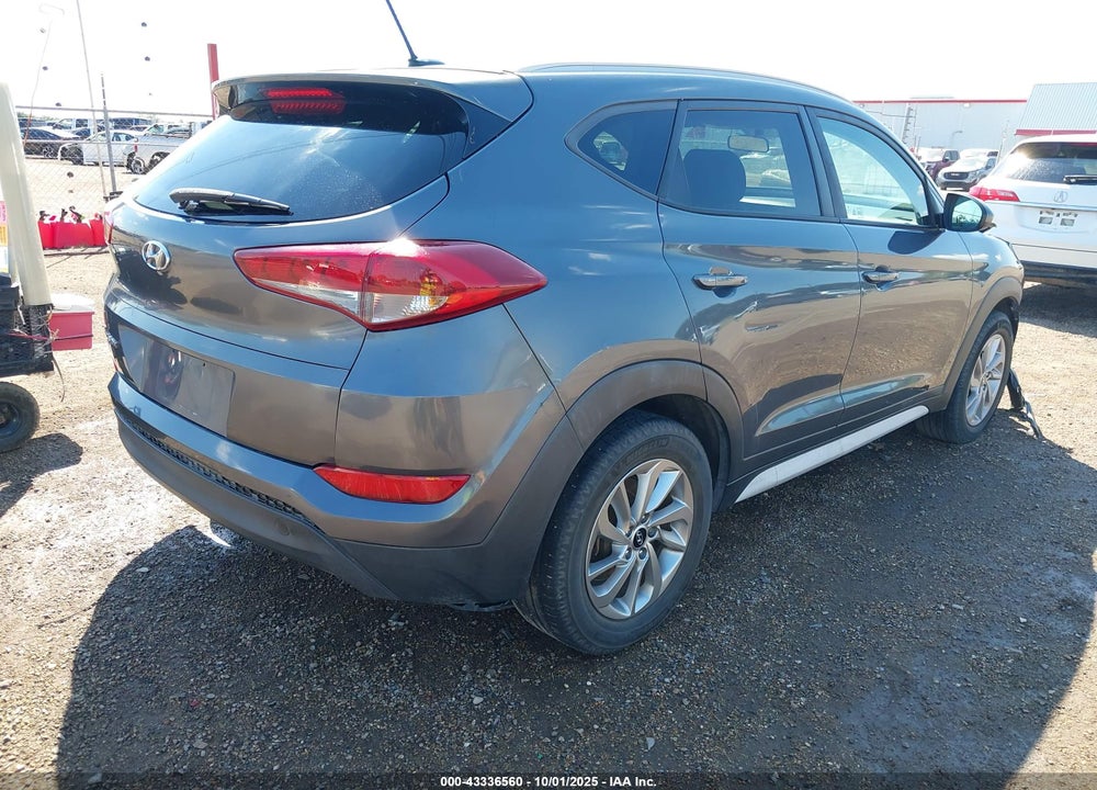 2017 HYUNDAI TUCSON VIN: KM8J33A48HU499953