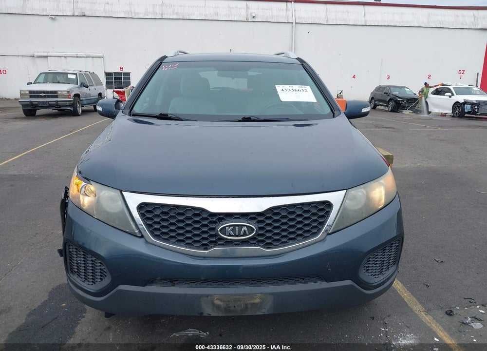 2011 KIA SORENTO LX V6 VIN: 5XYKT4A22BG093219