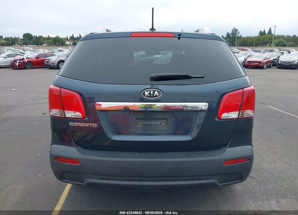 2011 KIA SORENTO LX V6 VIN: 5XYKT4A22BG093219