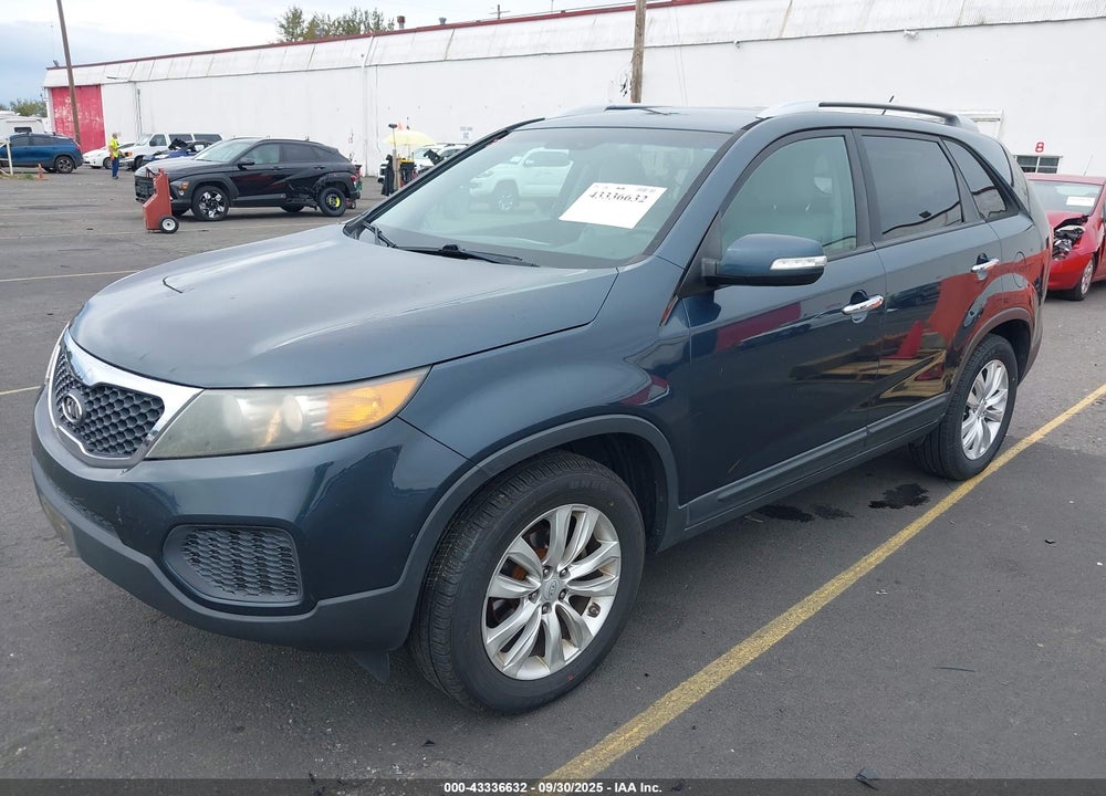 2011 KIA SORENTO LX V6 VIN: 5XYKT4A22BG093219