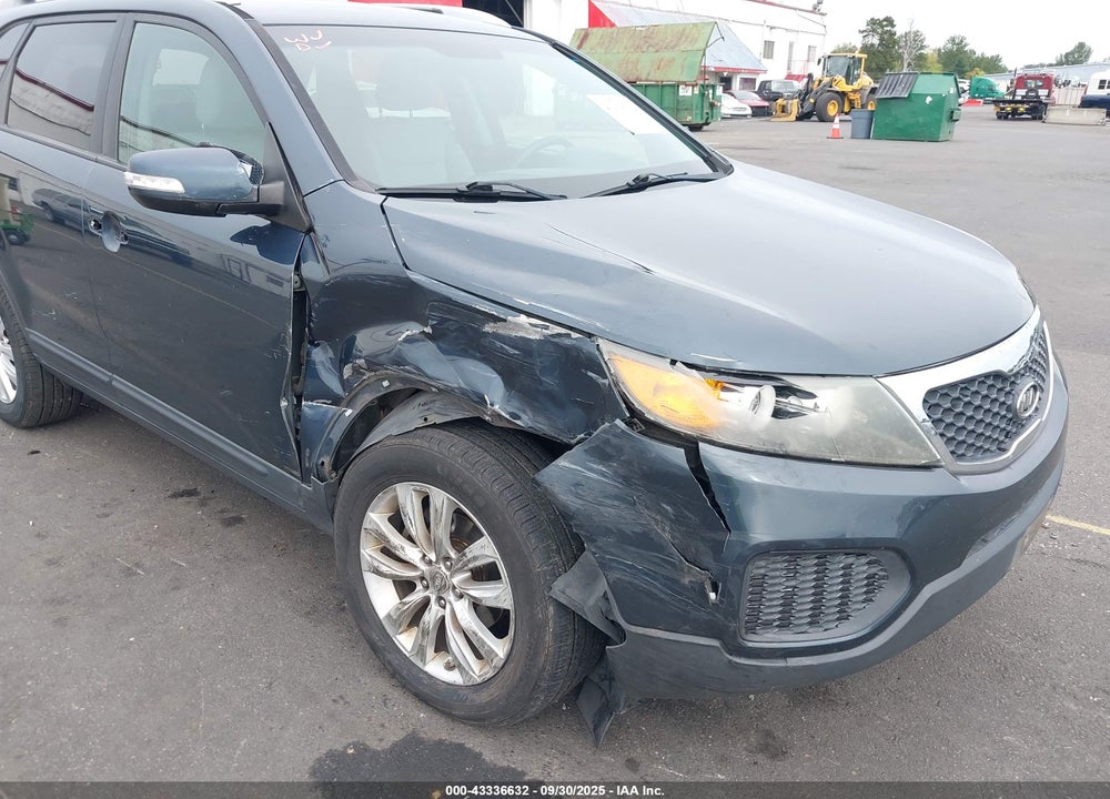 2011 KIA SORENTO LX V6 VIN: 5XYKT4A22BG093219
