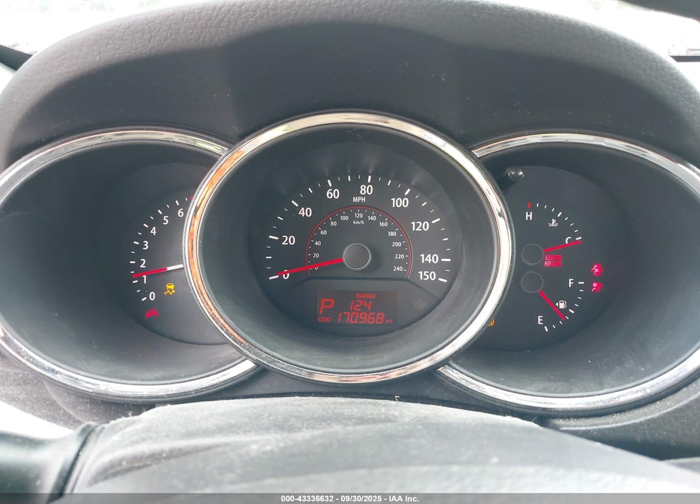2011 KIA SORENTO LX V6 VIN: 5XYKT4A22BG093219