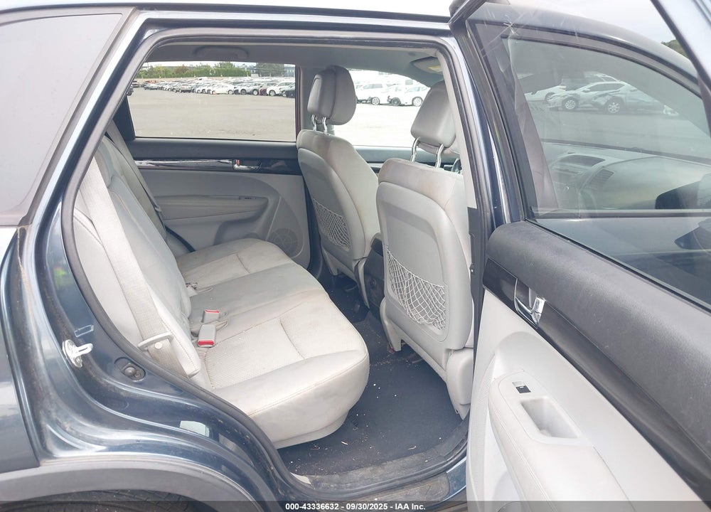 2011 KIA SORENTO LX V6 VIN: 5XYKT4A22BG093219