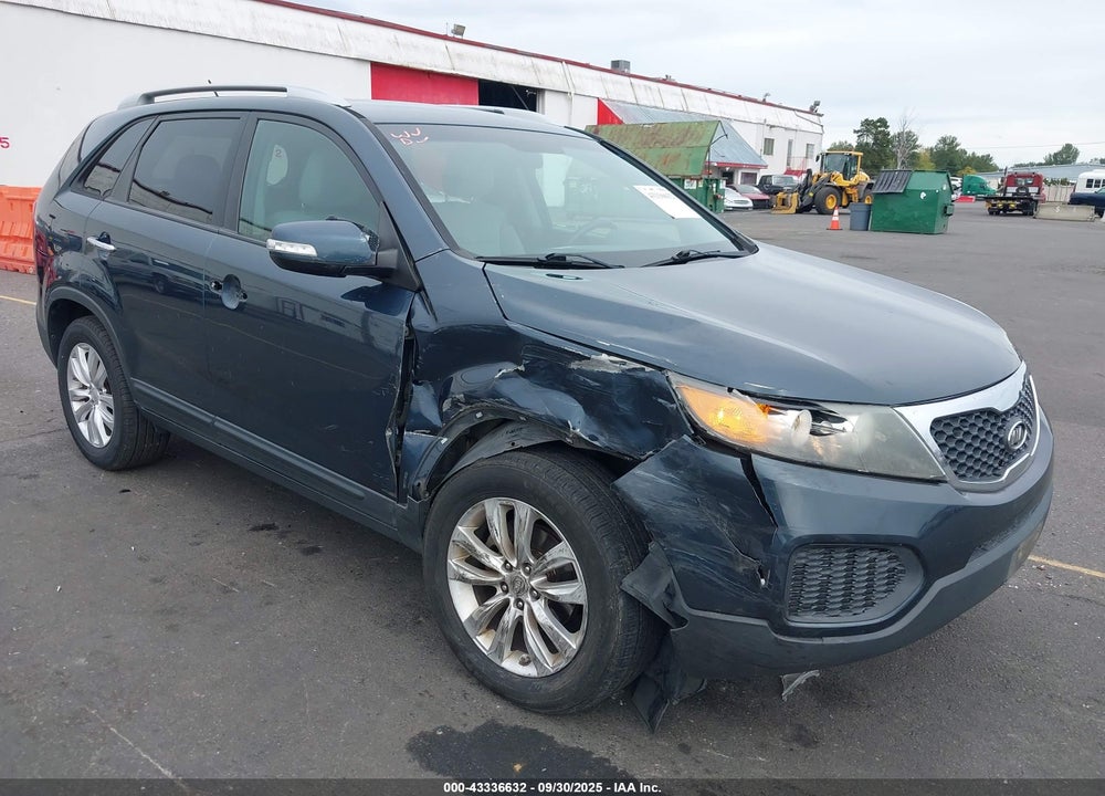 2011 KIA SORENTO LX V6 VIN: 5XYKT4A22BG093219