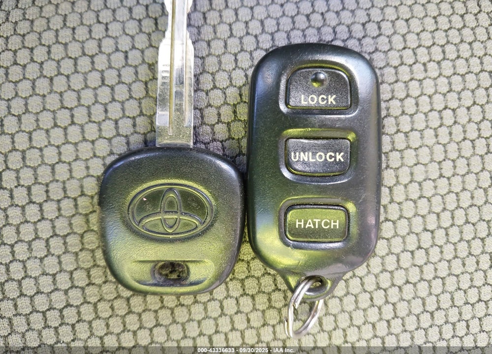 2005 TOYOTA MATRIX/XR VIN: 2T1KR32E65C384324