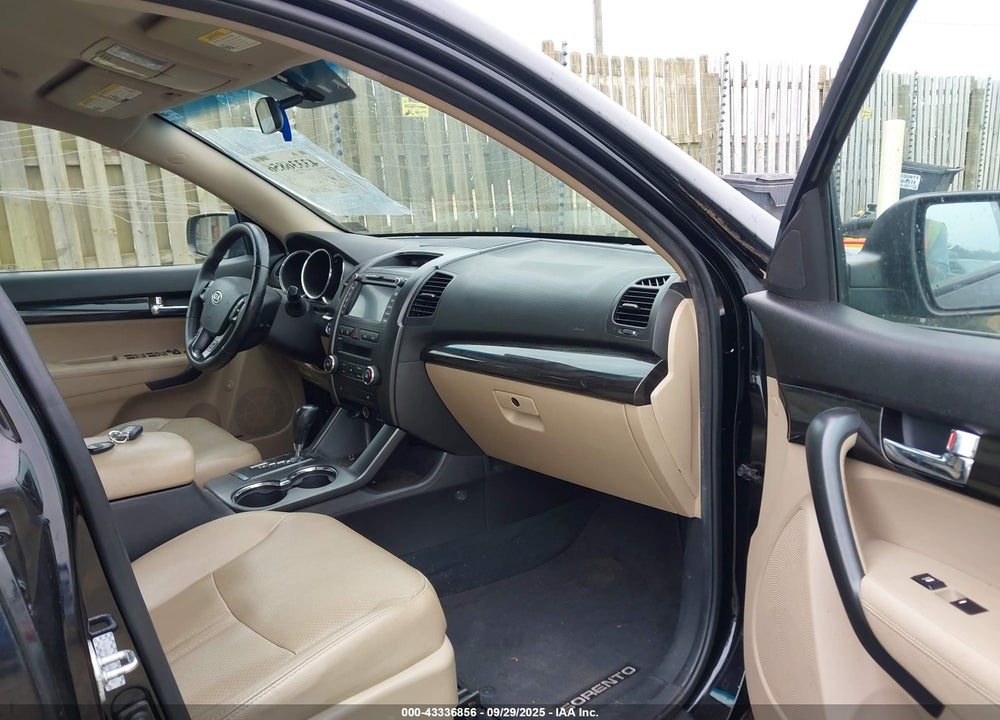 2011 KIA SORENTO VIN: 5XYKU4A16BG055223