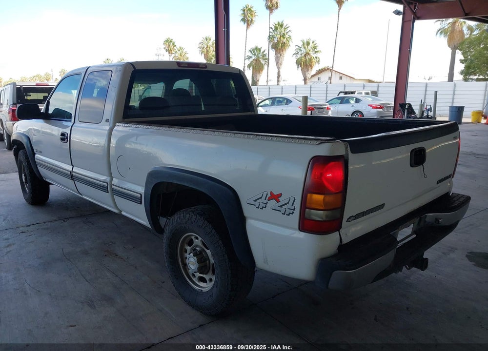 1999 CHEVROLET SILVERADO 2500 LS VIN: 1GCGK29U8XZ124095