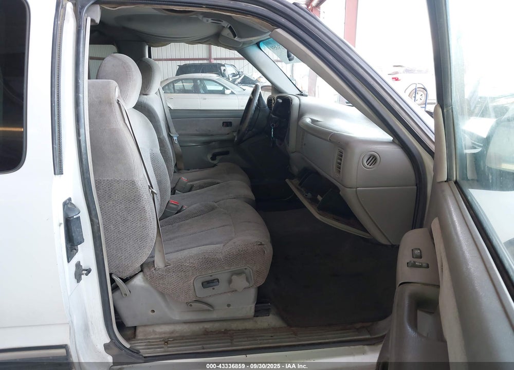 1999 CHEVROLET SILVERADO 2500 LS VIN: 1GCGK29U8XZ124095