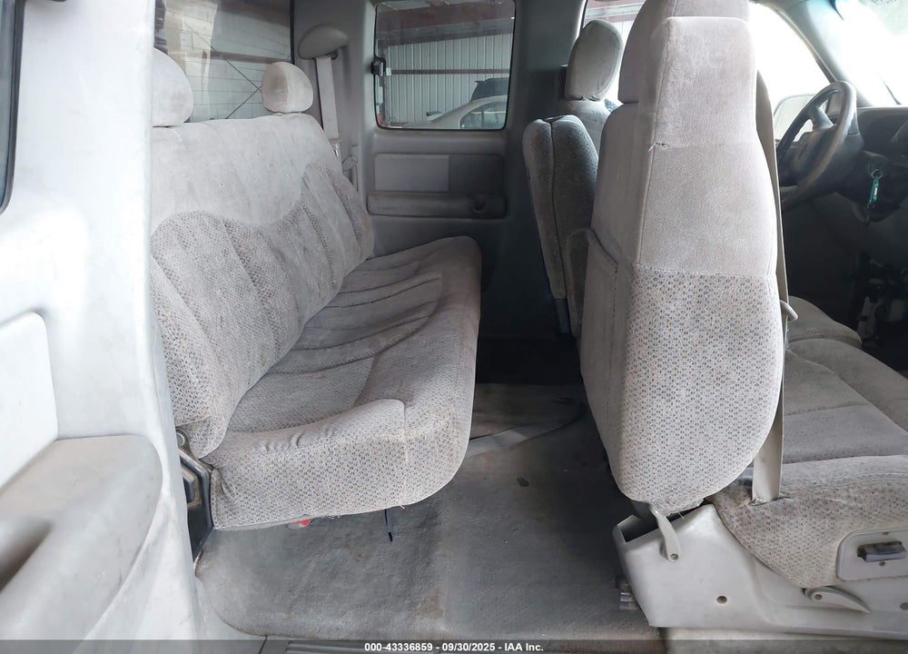 1999 CHEVROLET SILVERADO 2500 LS VIN: 1GCGK29U8XZ124095
