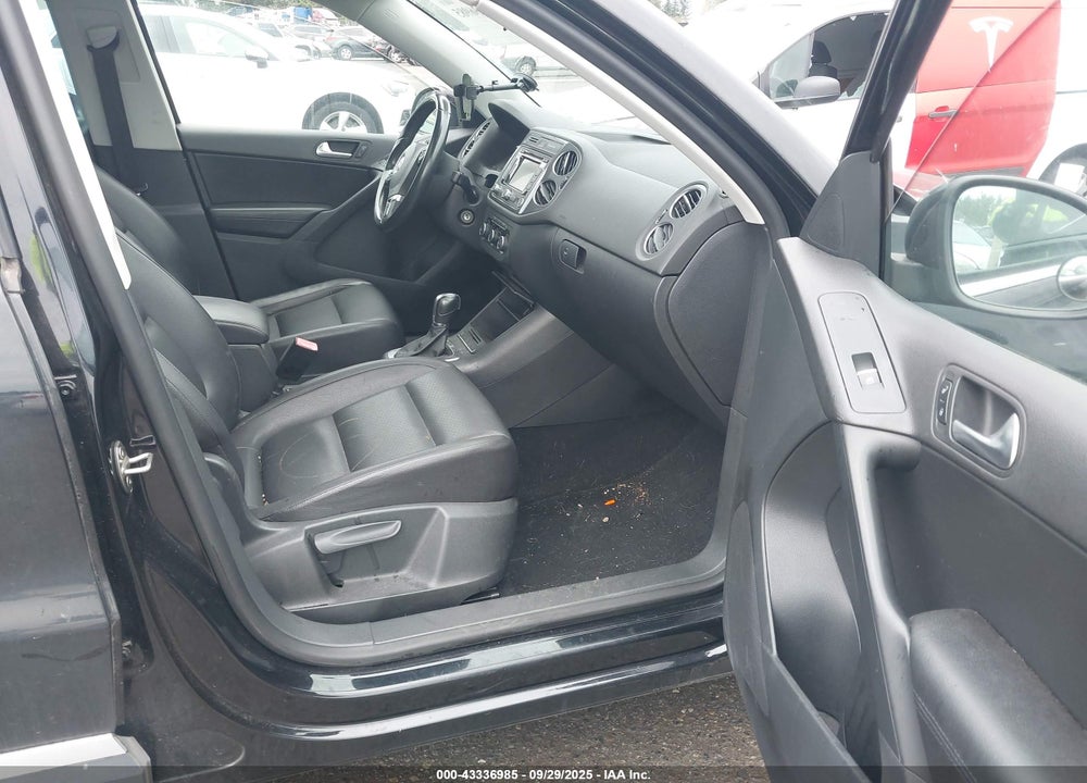 2012 VOLKSWAGEN TIGUAN VIN: WVGBV7AX8CW591321