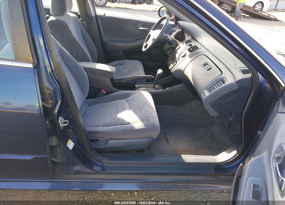 2001 HONDA ACCORD 2.3 EX VIN: 1HGCG56641A088646