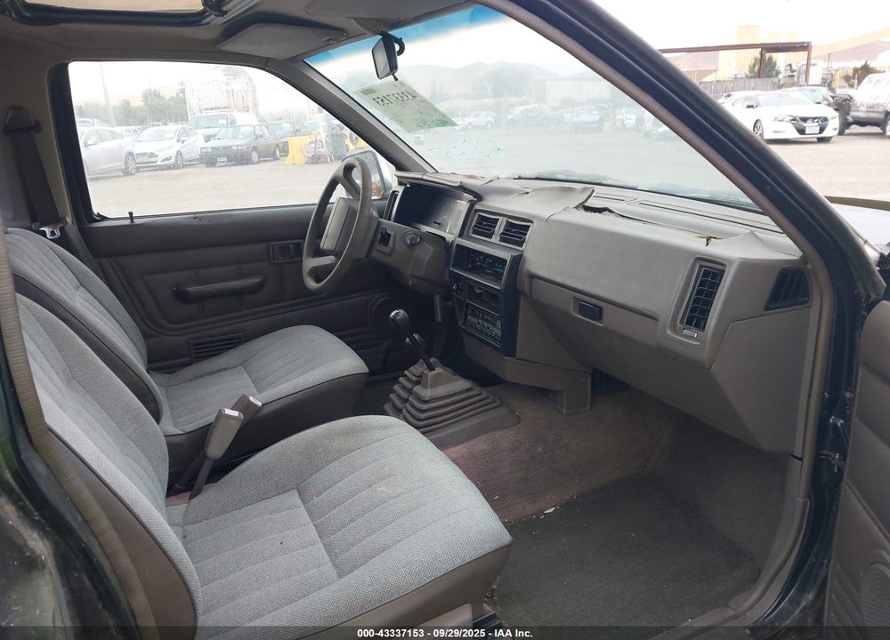 1992 NISSAN TRUCK KING CAB VIN: 1N6SD16Y4NC300966