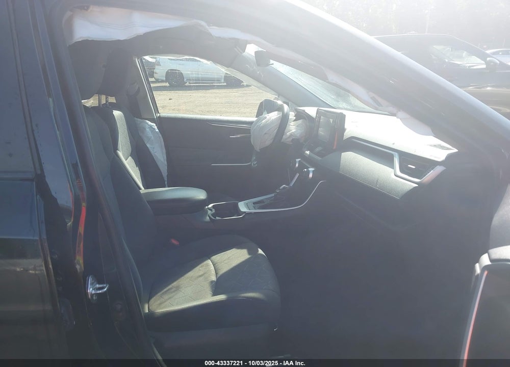 2020 TOYOTA RAV4 XLE VIN: 2T3P1RFV0LC083630