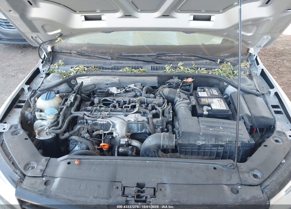 2011 VOLKSWAGEN JETTA 2.0L TDI LE VIN: 3VWLL7AJ4BM075933