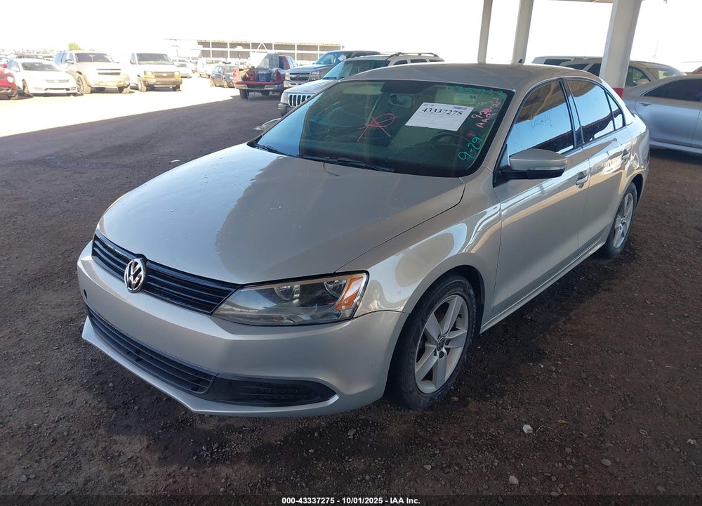 2011 VOLKSWAGEN JETTA 2.0L TDI LE VIN: 3VWLL7AJ4BM075933