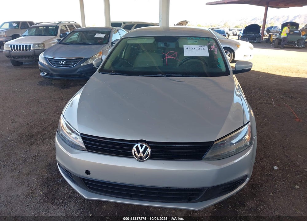 2011 VOLKSWAGEN JETTA 2.0L TDI LE VIN: 3VWLL7AJ4BM075933