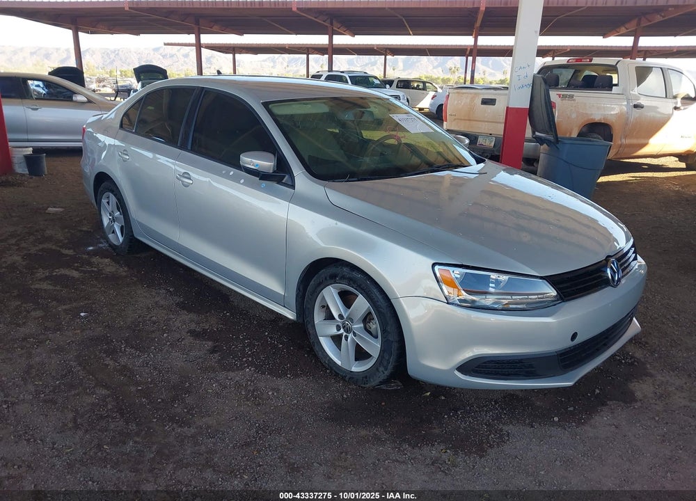 2011 VOLKSWAGEN JETTA 2.0L TDI LE VIN: 3VWLL7AJ4BM075933