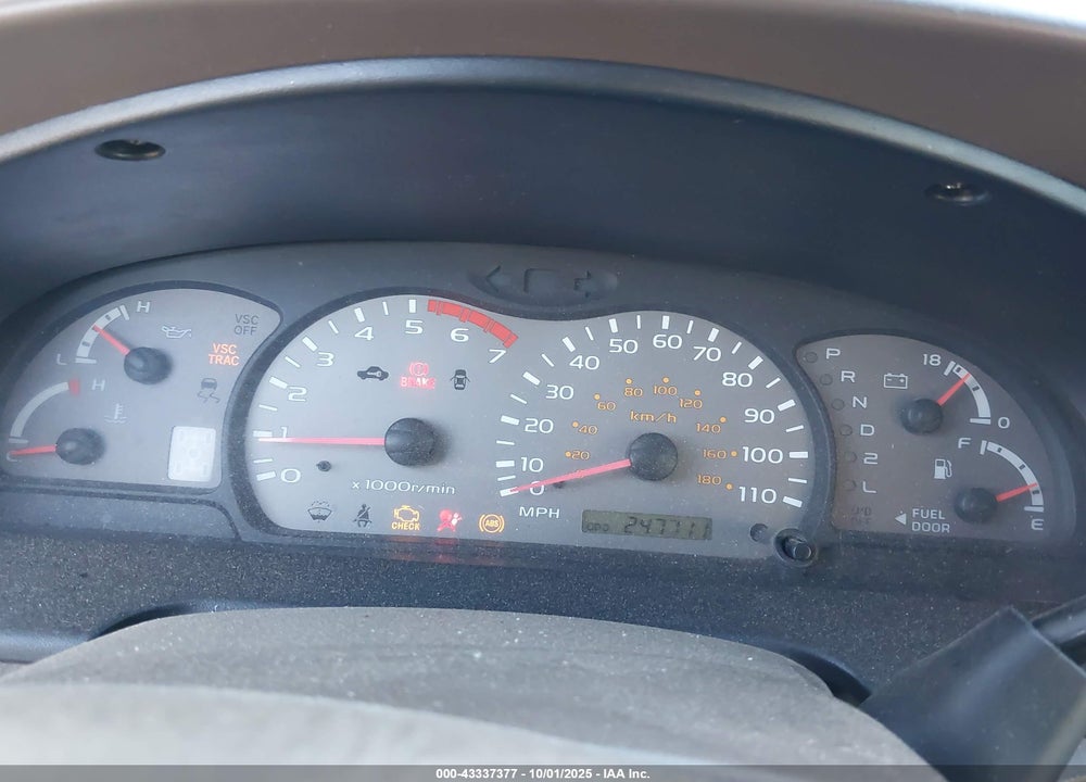2001 TOYOTA SEQUOIA LIMITED VIN: 5TDBT48A11S015724