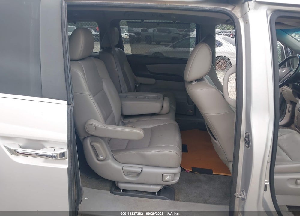 2011 HONDA ODYSSEY EX-L VIN: 5FNRL5H68BB005682