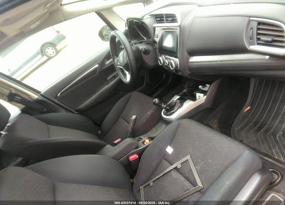 2015 HONDA FIT VIN: 3HGGK5G87FM720579