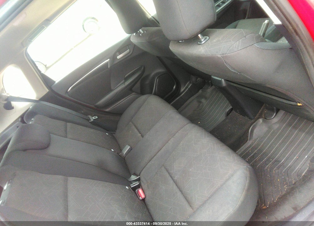 2015 HONDA FIT VIN: 3HGGK5G87FM720579