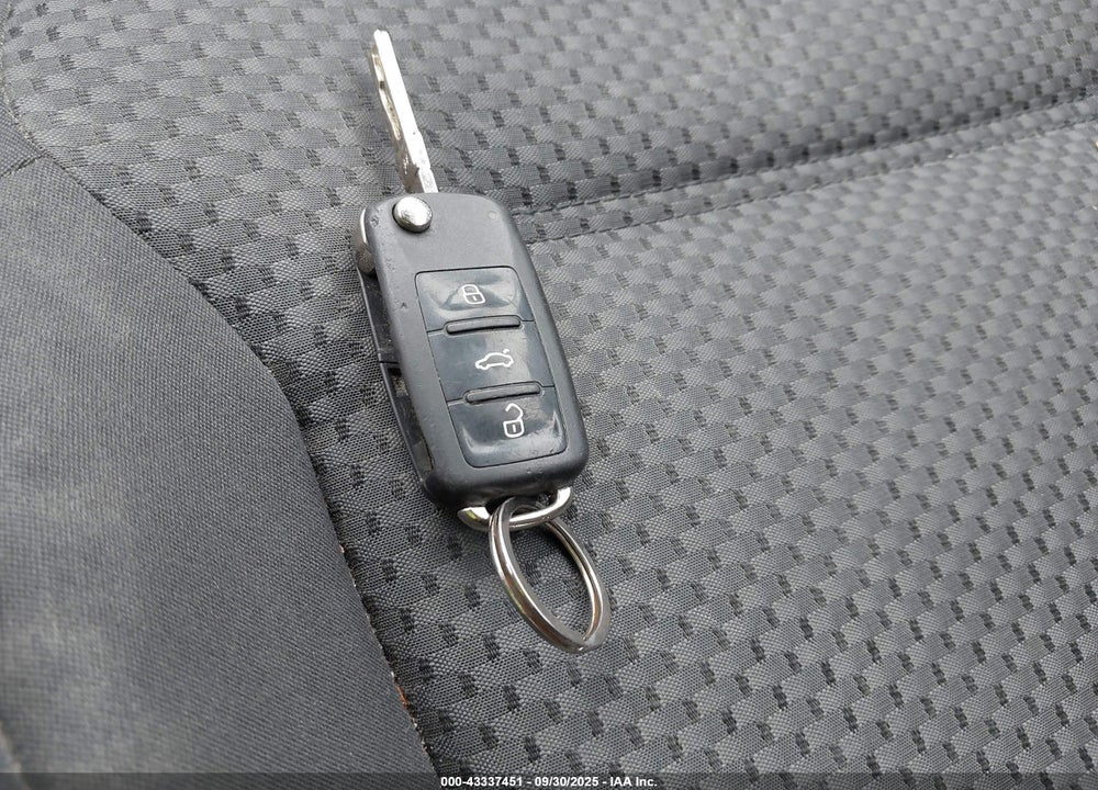 2013 VOLKSWAGEN JETTA VIN: 3VW2K7AJ1DM367749