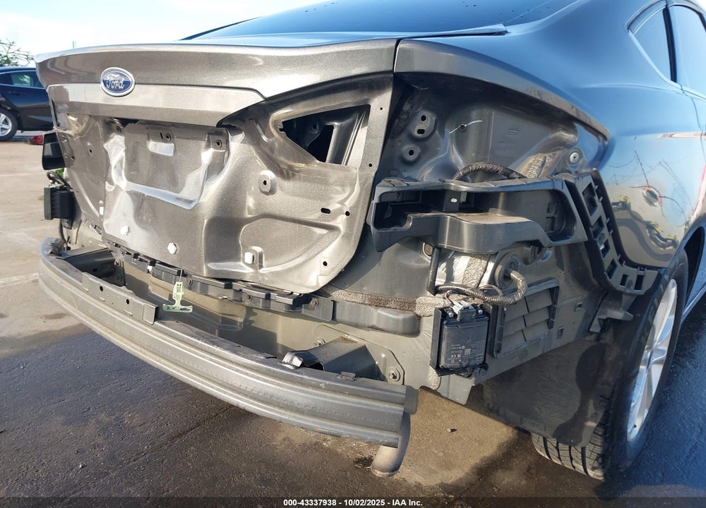 2019 FORD FUSION VIN: 3FA6P0LU1KR183731