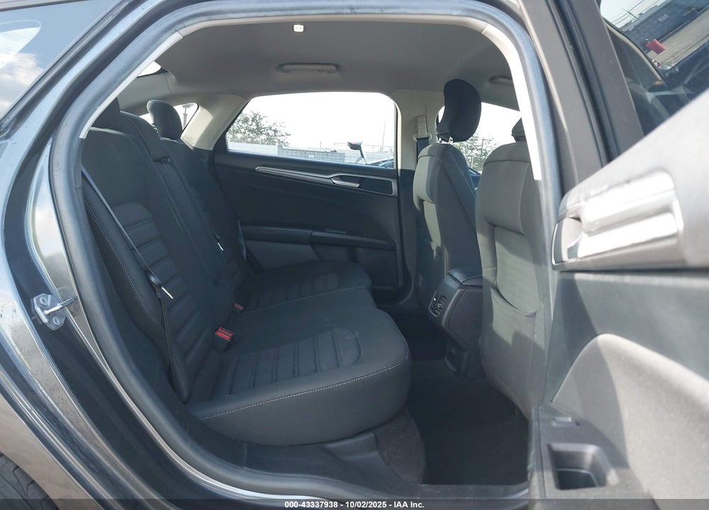 2019 FORD FUSION VIN: 3FA6P0LU1KR183731