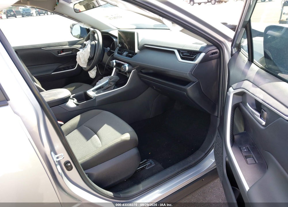 2025 TOYOTA RAV4 XLE VIN: 2T3W1RFV2SC321035