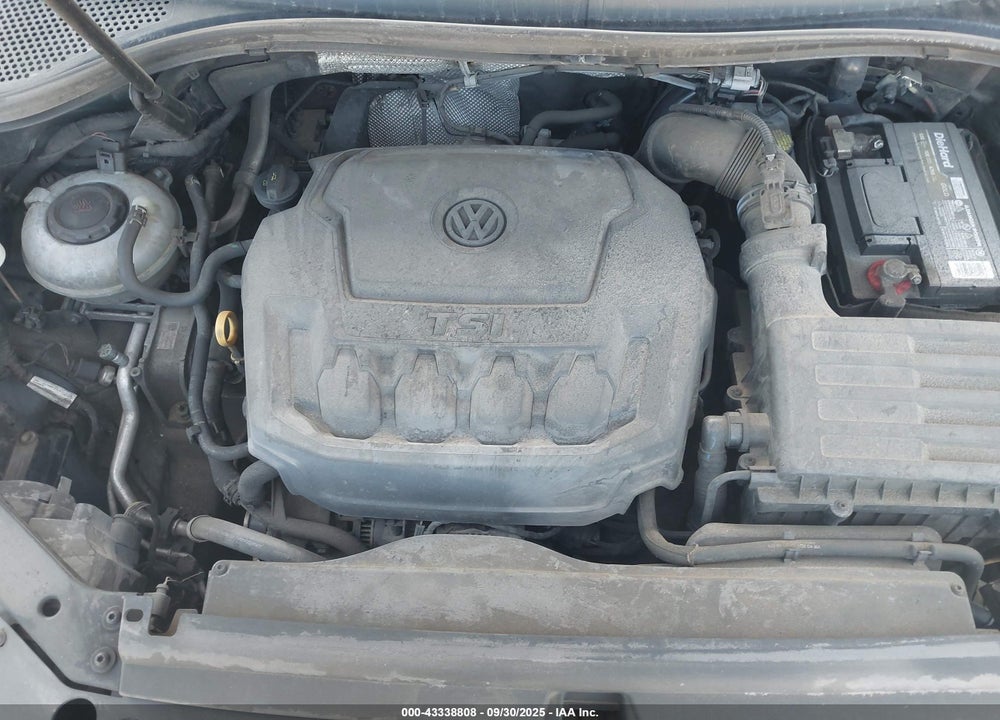 2018 VOLKSWAGEN TIGUAN VIN: 3VV1B7AXXJM013499