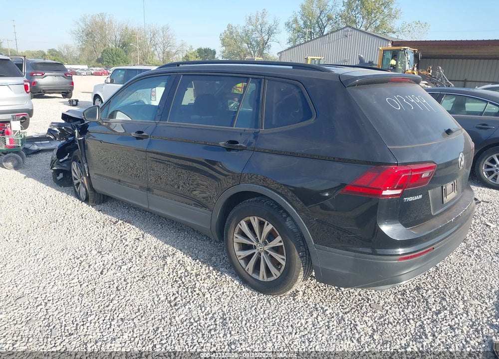 2018 VOLKSWAGEN TIGUAN VIN: 3VV1B7AXXJM013499