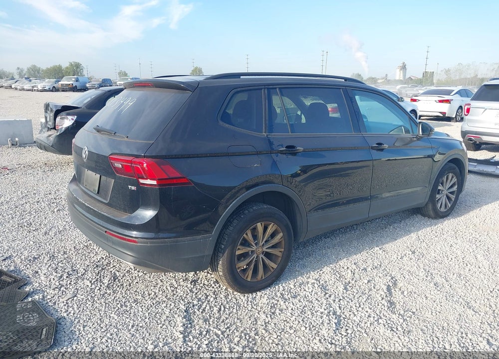 2018 VOLKSWAGEN TIGUAN VIN: 3VV1B7AXXJM013499