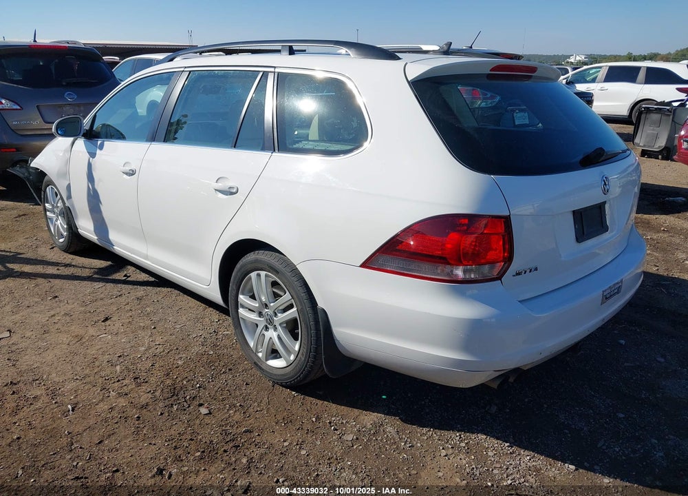 2011 VOLKSWAGEN JETTA SPORTWAGEN 2.0L TDI VIN: 3VWPL7AJ7BM626647