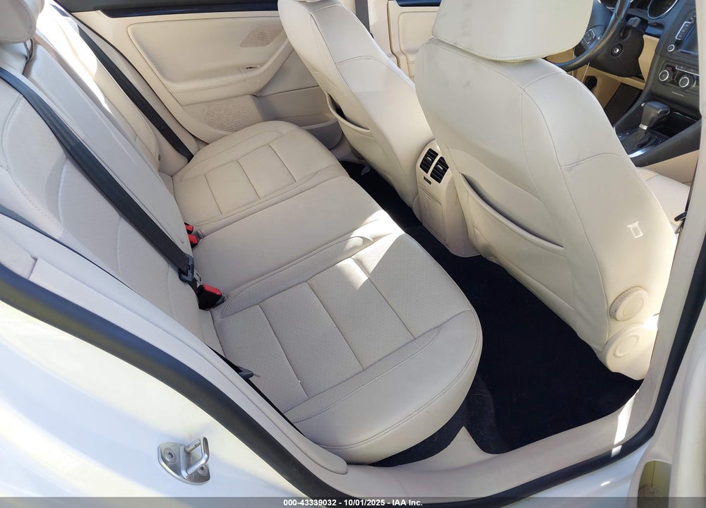 2011 VOLKSWAGEN JETTA SPORTWAGEN 2.0L TDI VIN: 3VWPL7AJ7BM626647