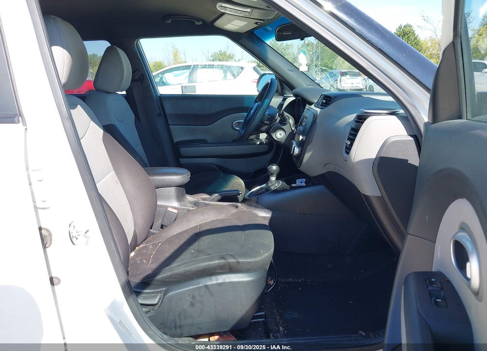 2016 KIA SOUL VIN: KNDJN2A21G7352197