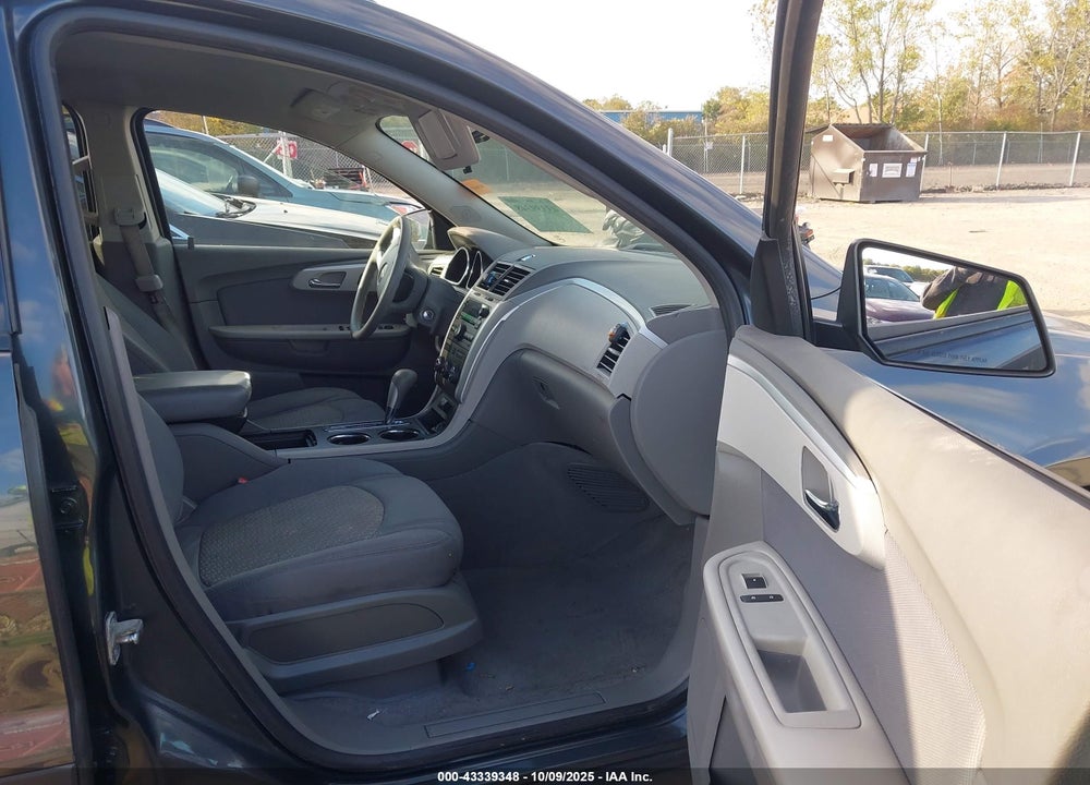 2011 CHEVROLET TRAVERSE LS VIN: 1GNKREED5BJ349375