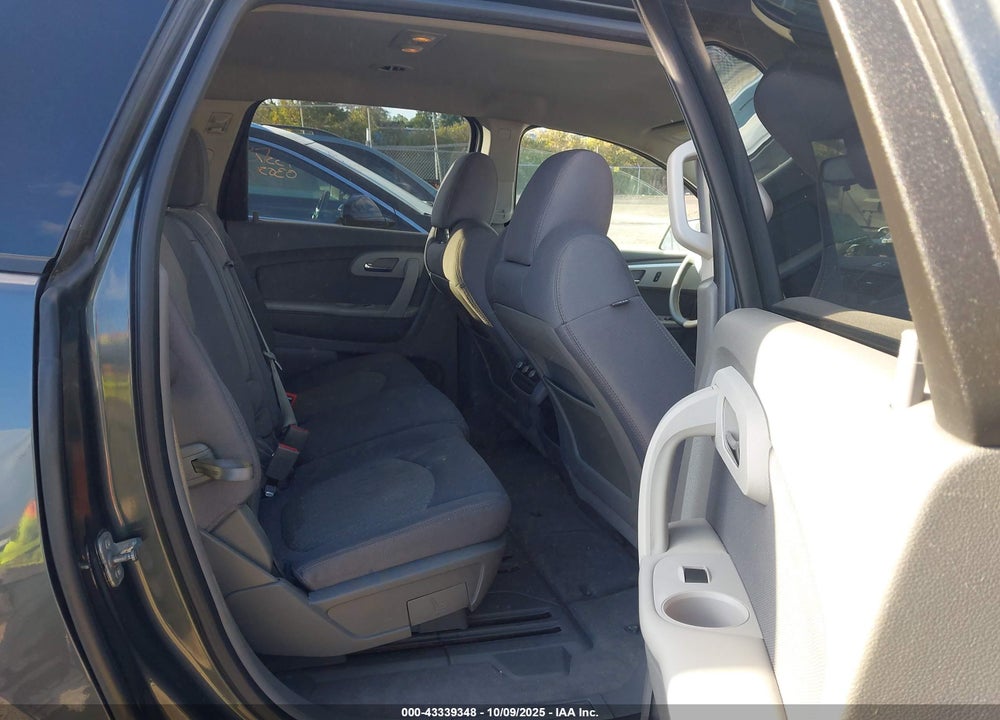 2011 CHEVROLET TRAVERSE LS VIN: 1GNKREED5BJ349375