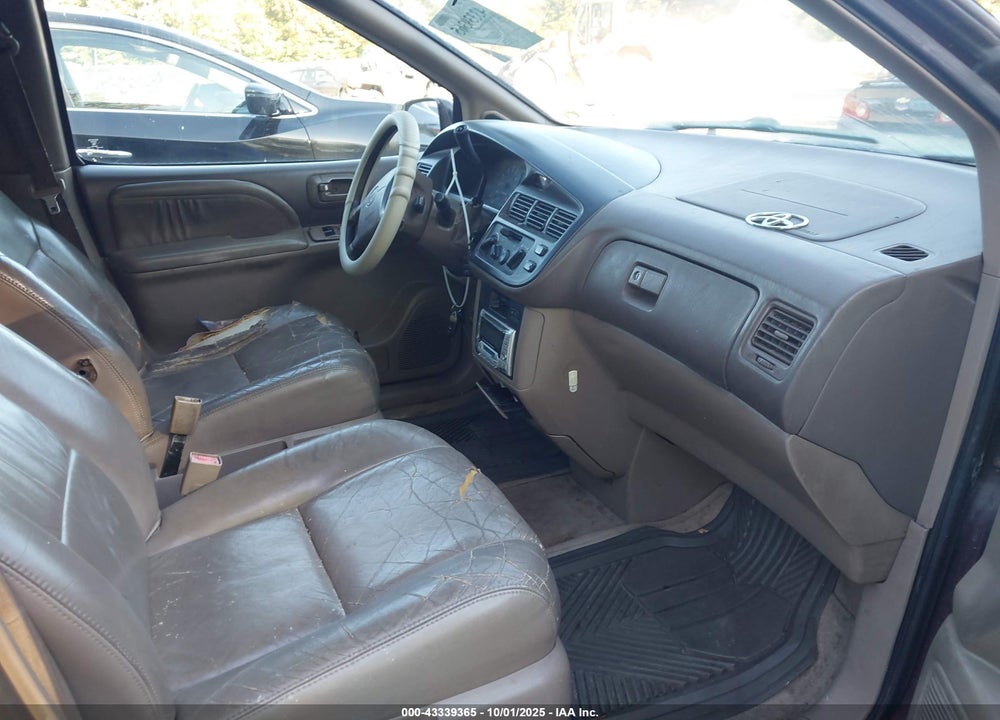 2000 TOYOTA SIENNA XLE VIN: 4T3ZF13C8YU176271