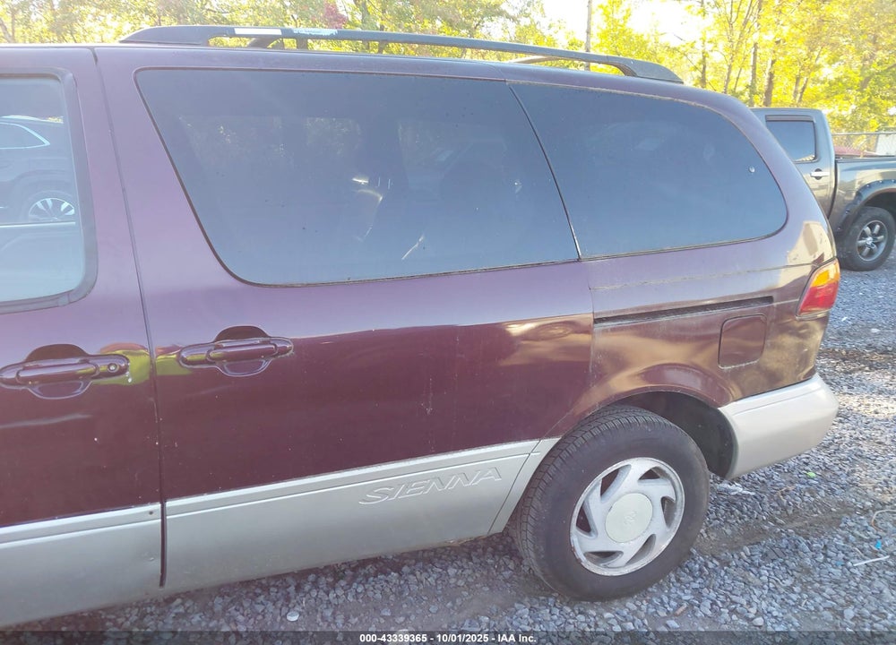 2000 TOYOTA SIENNA XLE VIN: 4T3ZF13C8YU176271