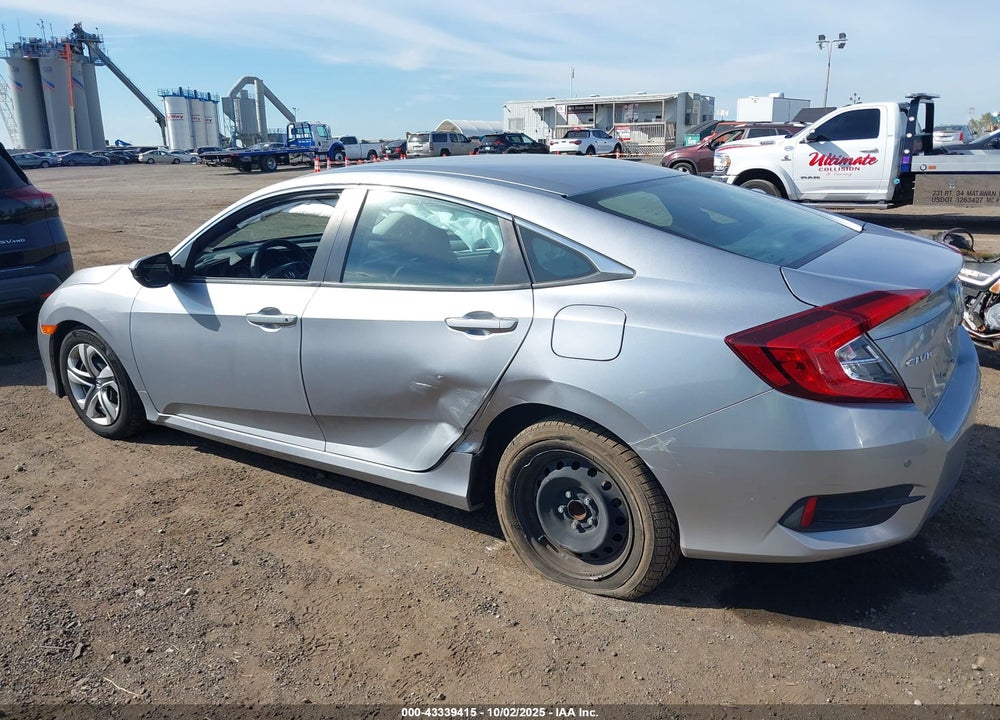 2018 HONDA CIVIC VIN: 19XFC2F58JE020067