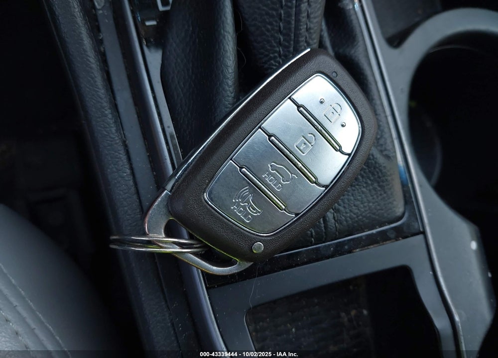 2017 HYUNDAI TUCSON VIN: KM8J33A2XHU548973