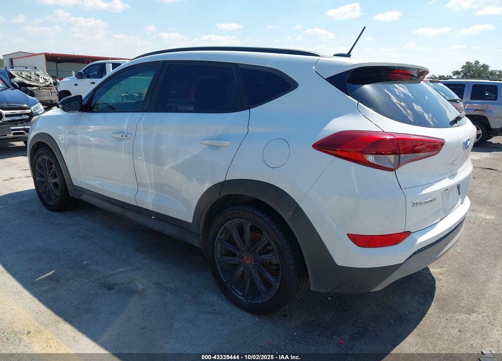 2017 HYUNDAI TUCSON VIN: KM8J33A2XHU548973