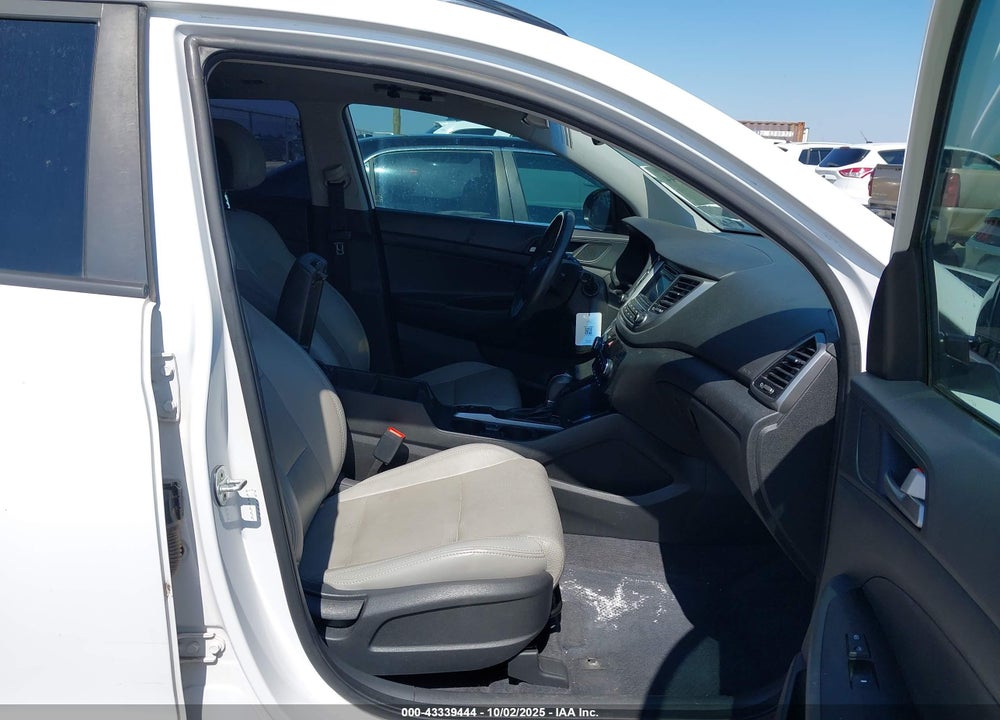 2017 HYUNDAI TUCSON VIN: KM8J33A2XHU548973