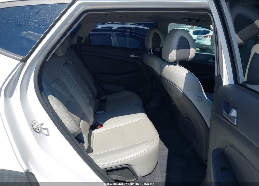 2017 HYUNDAI TUCSON VIN: KM8J33A2XHU548973