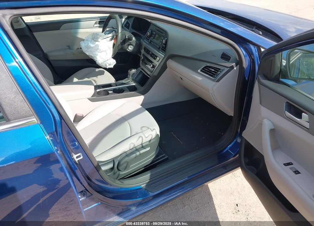 2015 HYUNDAI SONATA SE VIN: 5NPE24AF7FH187825