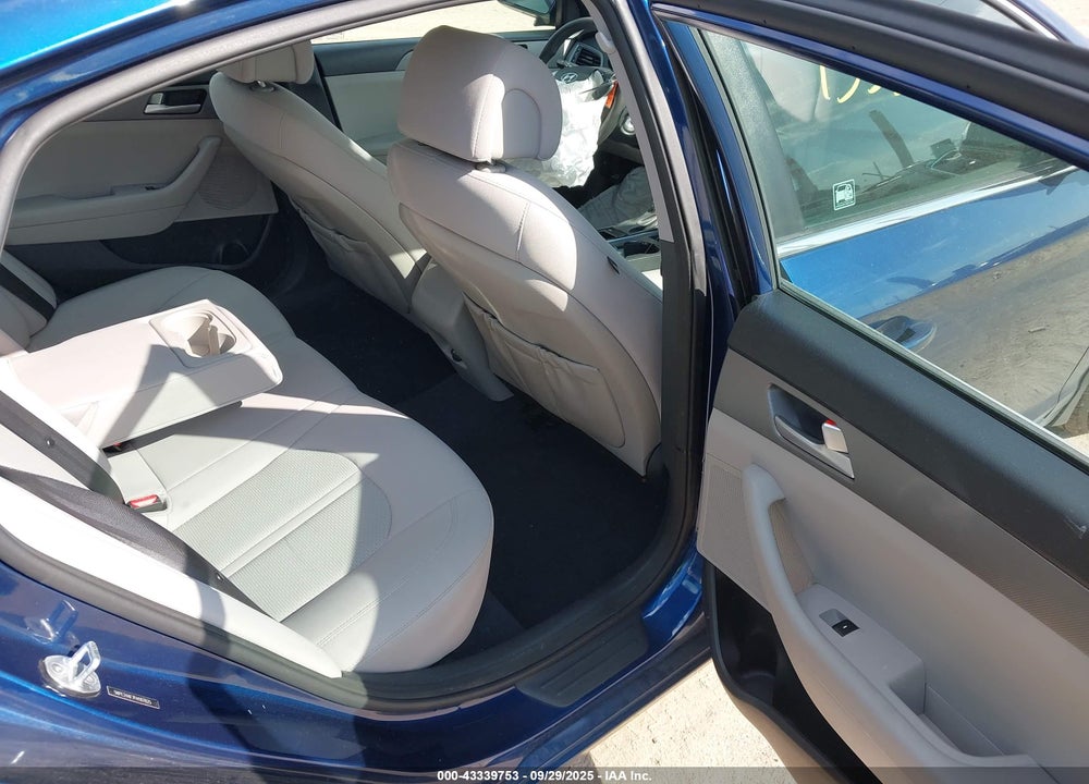 2015 HYUNDAI SONATA SE VIN: 5NPE24AF7FH187825